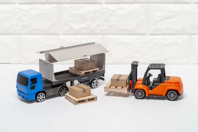 カウンターフォークリフトでの荷物積み込みイメージ