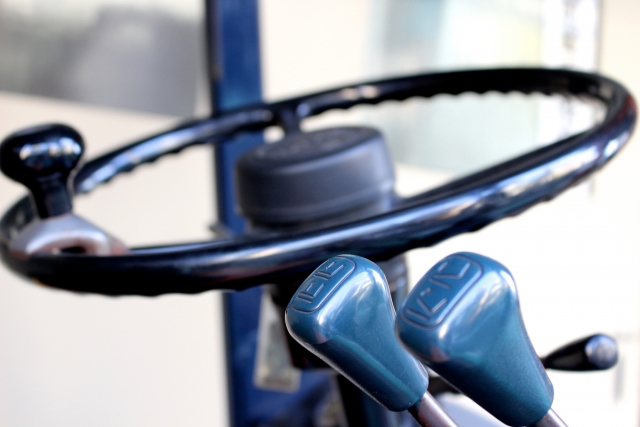 フォークリフトの運転席イメージ